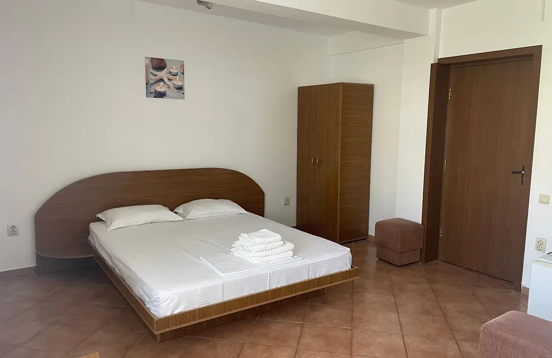 Casa Galbena-1